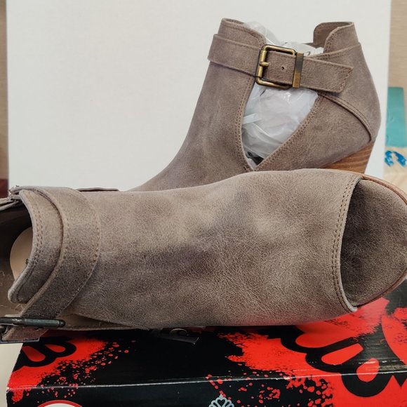 Fergalicious Booties - Picture 2 of 4